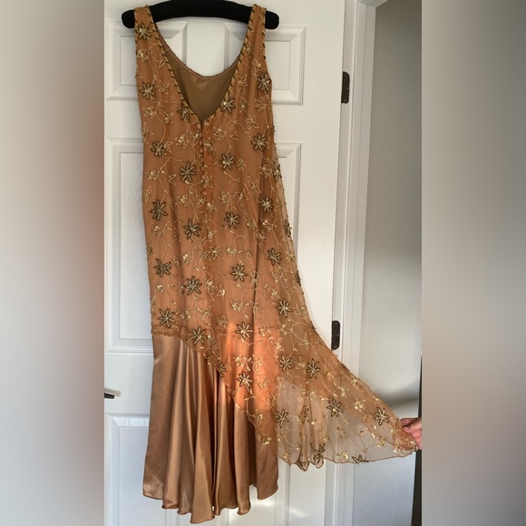 Formal dress 100% silk and handmade embroidery. - Picture 11 of 16